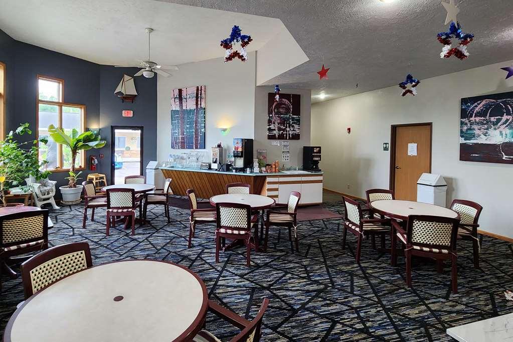 Econo Lodge Lakeshore Manistique Restoran gambar